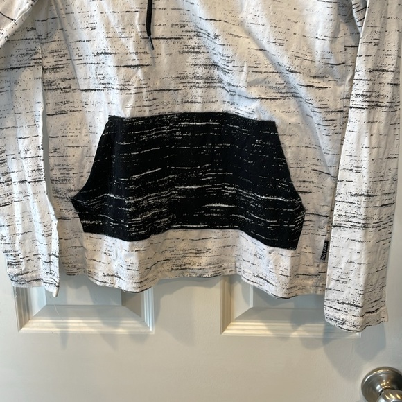 Brooklyn Cloth hooded tee - Picture 4 of 5